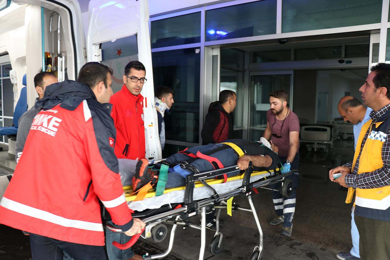 Karlıova’da kaza: 22 yaralı Karlıova’da kaza: 22 yaralı